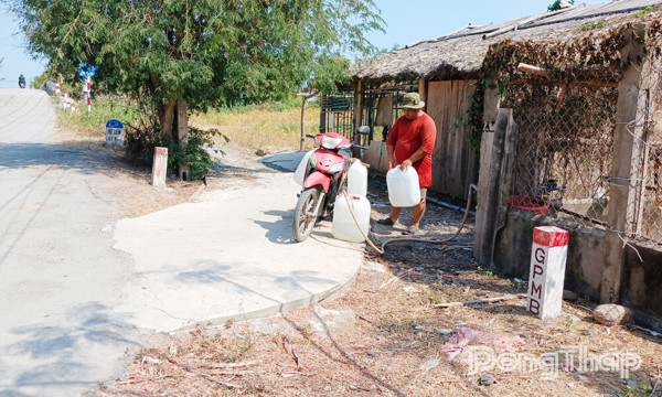 Giữ dòng nước ngọt giữa mùa hạn, mặn